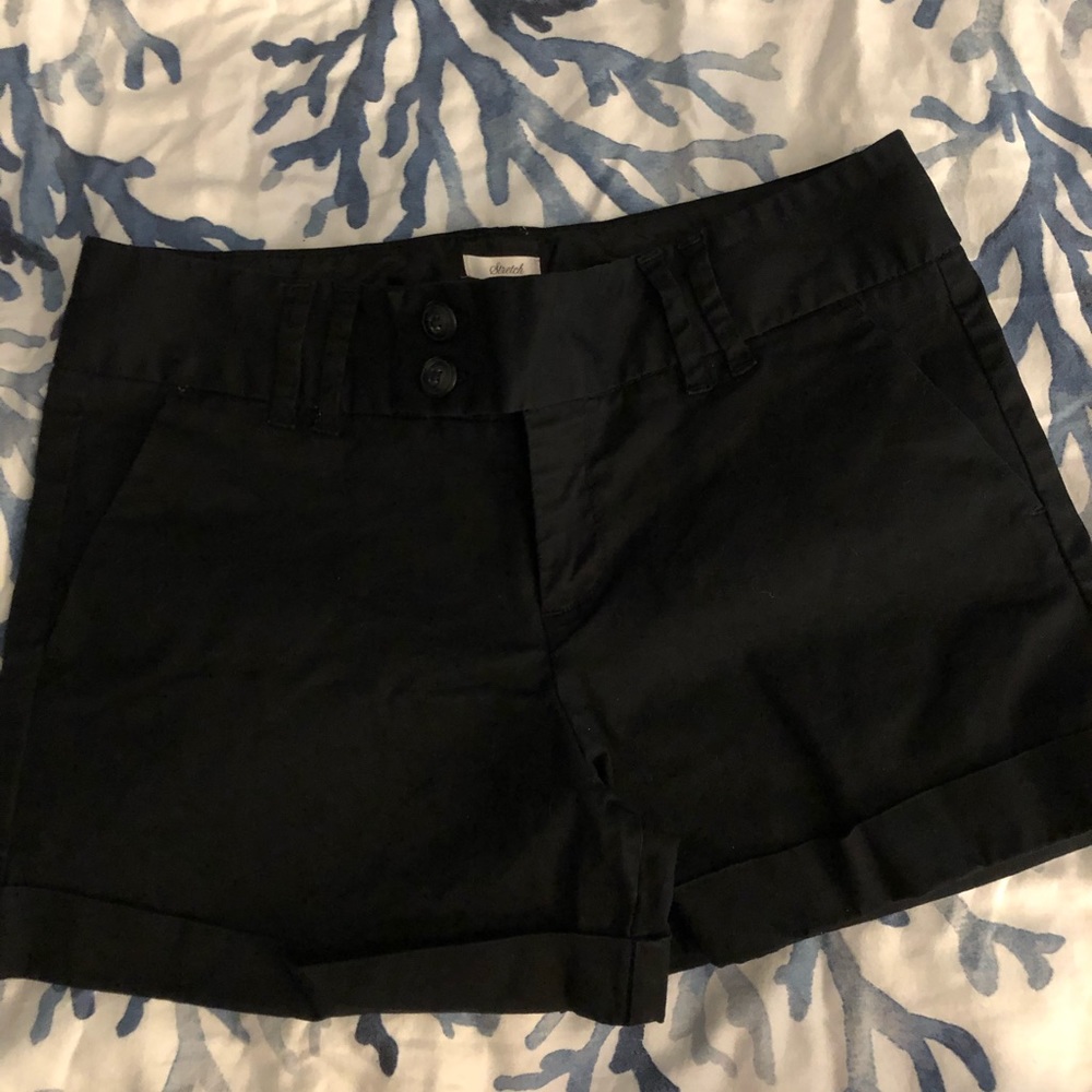 💗 3 for $40 💗 Old Navy EEUC Black cuffed shorts